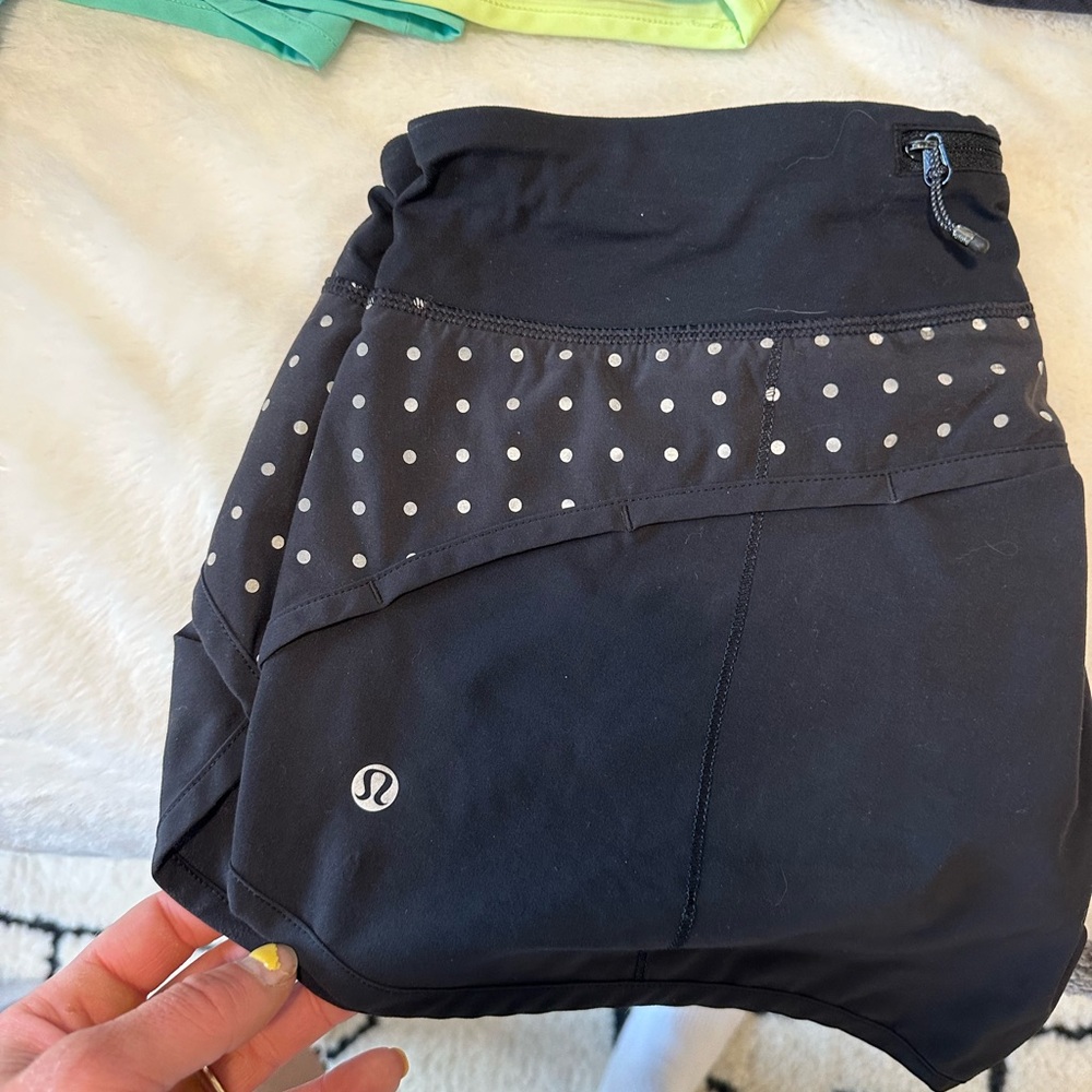 Lululemon size 6 speed shorts